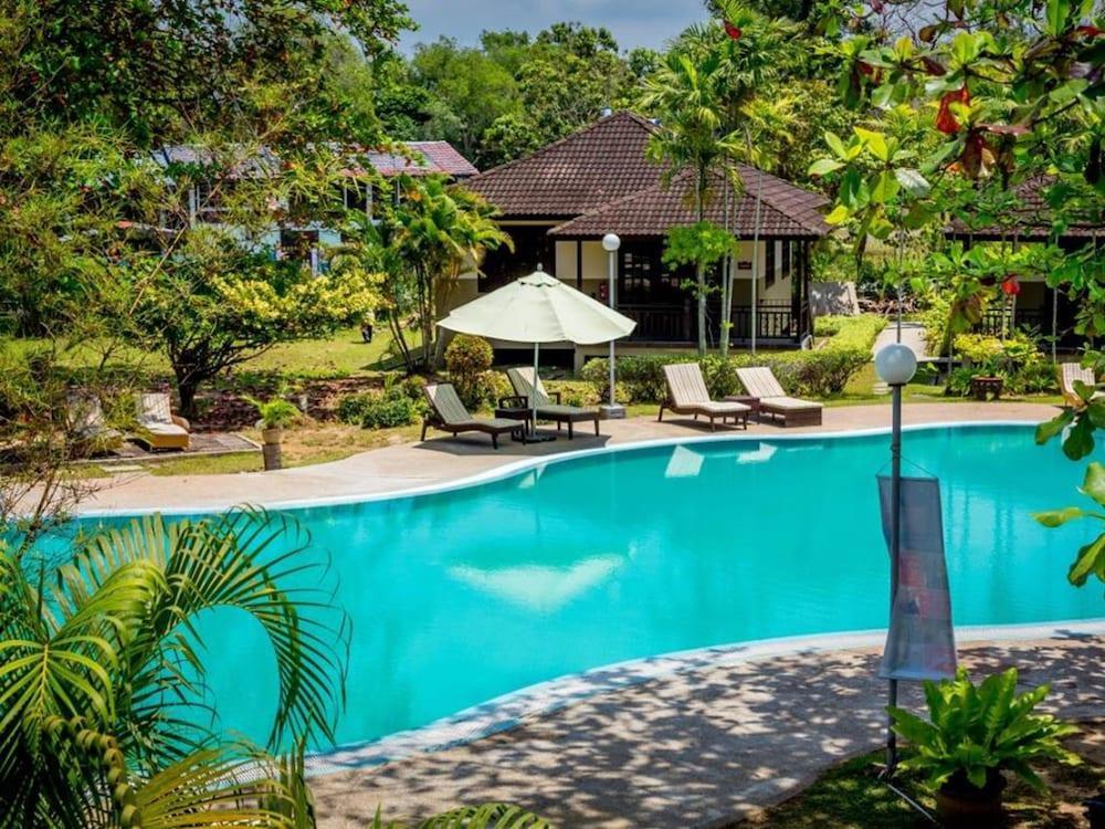 Beringgis Beach Resort & Spa Papar Екстер'єр фото